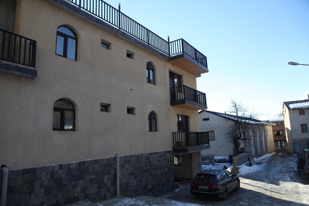Guesthouse David Zhorzholiani Местия Екстериор снимка