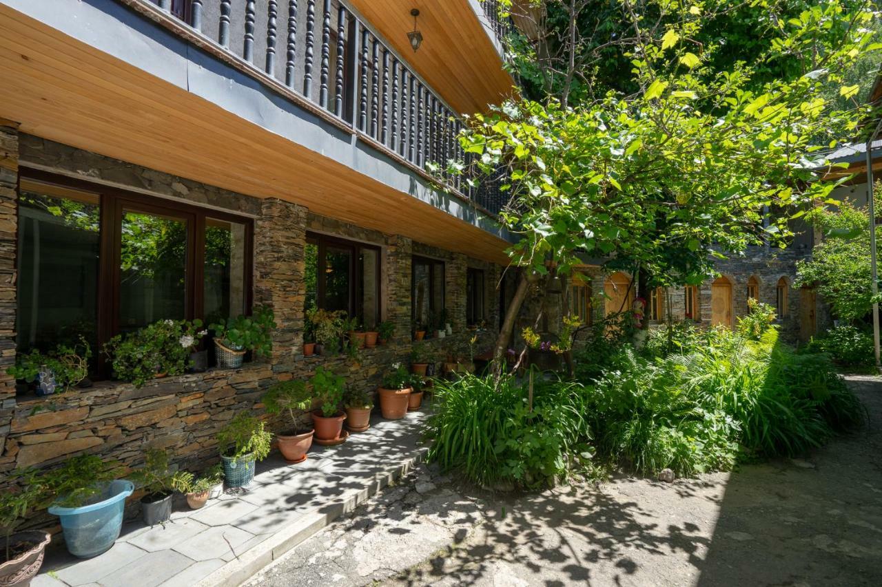 Guesthouse David Zhorzholiani Местия Екстериор снимка