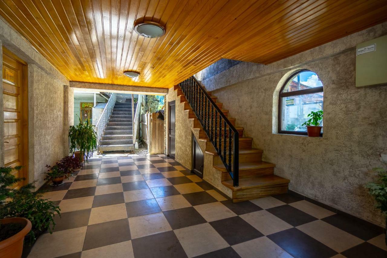 Guesthouse David Zhorzholiani Местия Екстериор снимка
