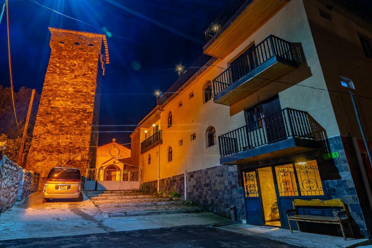 Guesthouse David Zhorzholiani Местия Екстериор снимка