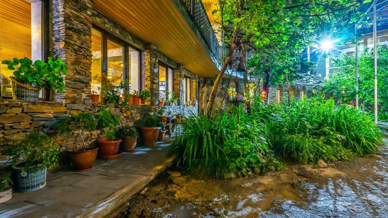 Guesthouse David Zhorzholiani Местия Екстериор снимка