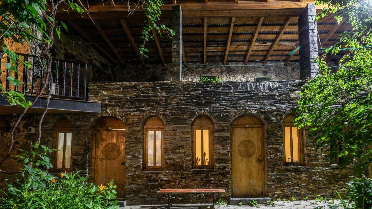 Guesthouse David Zhorzholiani Местия Екстериор снимка
